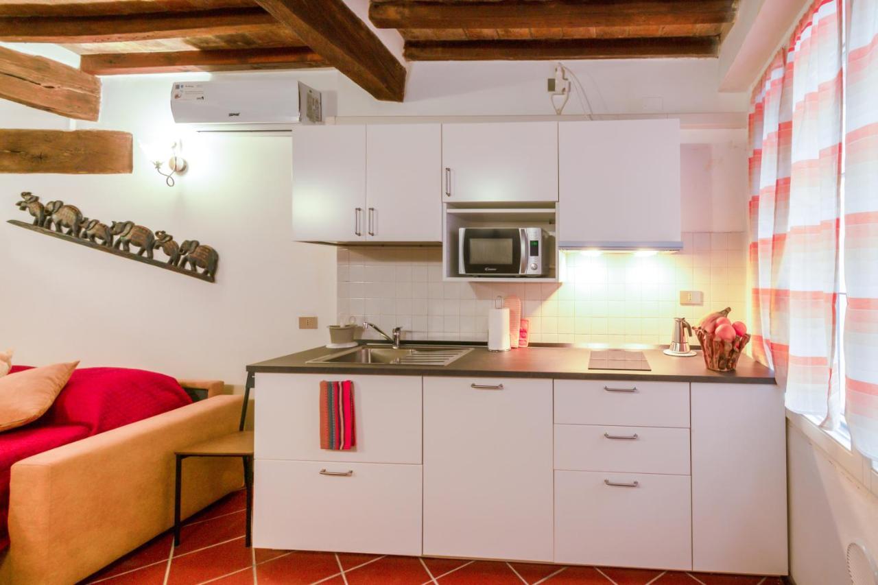 Parma Portici Antichi Monolocale A 5 Min Dal Duomo Apartment Exterior foto